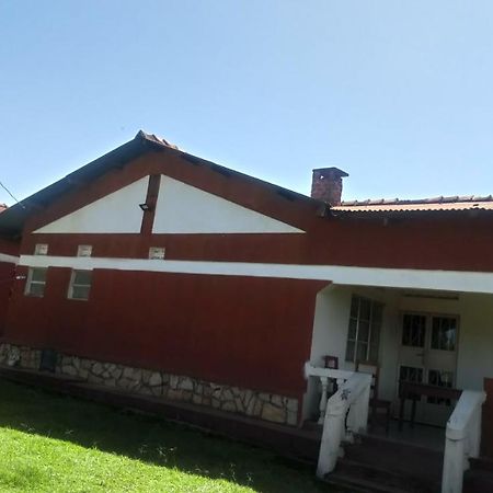 ホテル Knowledge For Change House フォート・ポータル エクステリア 写真
